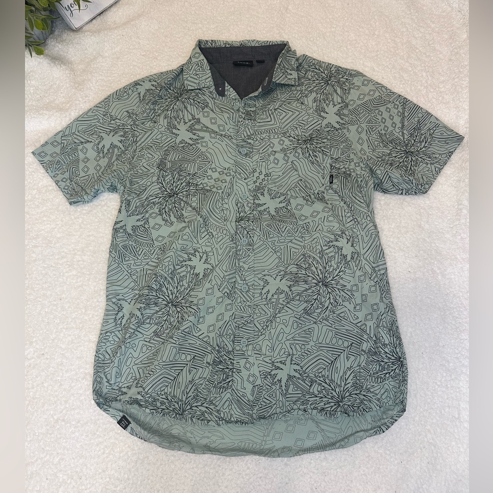 Vans short sleeve button up. Men’s size small.